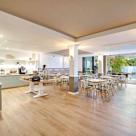 Mercure Cairns Exterior photo