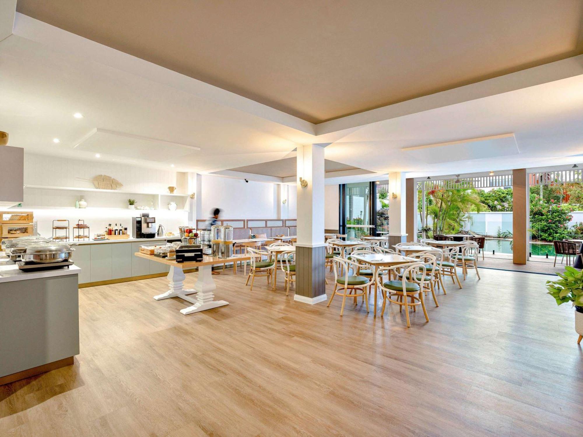 Mercure Cairns Exterior photo